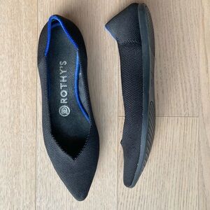 Rothy’s black point flat size 7